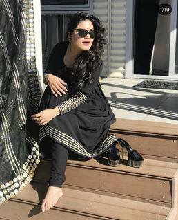 Kaur. B. feet photo 6