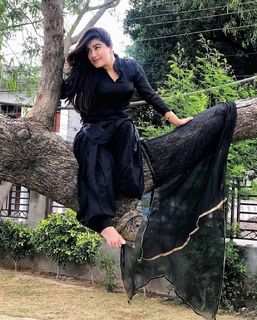 Kaur. B. feet photo 16