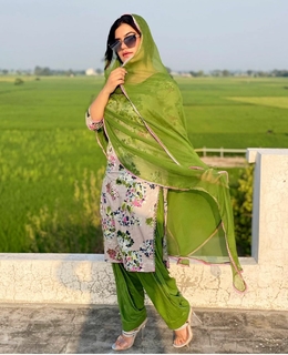 Kaur. B. feet photo 10