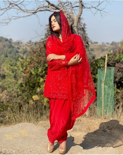 Kaur. B. feet photo 2