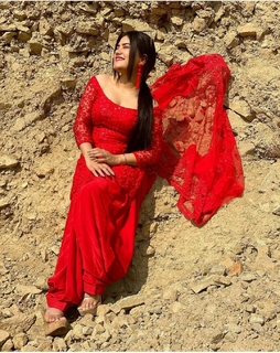 Kaur. B. feet photo 1