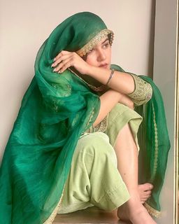 Kaur. B. feet photo 9