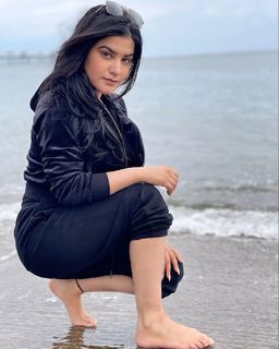 Kaur. B. feet photo 2