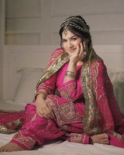 Kaur. B. feet photo 17