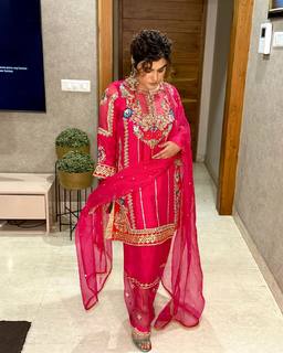 Kaur. B. feet photo 6