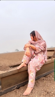 Kaur. B. feet photo 5