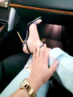 Kaur. B. feet photo 1