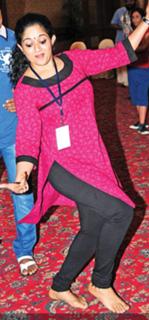 Kavya Madhavan feet photo thumbnail