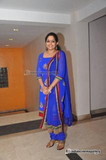 Kavya Madhavan feet photo thumbnail