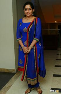 Kavya Madhavan feet photo thumbnail