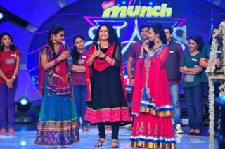 Kavya Madhavan feet photo thumbnail