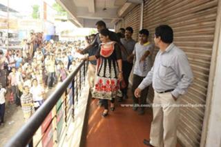 Kavya Madhavan feet photo thumbnail