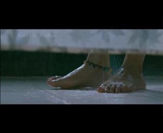 Kavya Madhavan feet photo thumbnail