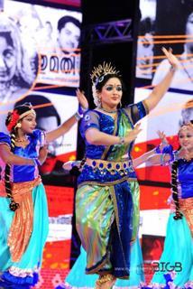 Kavya Madhavan feet photo thumbnail