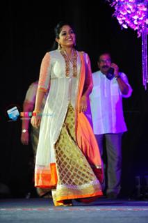 Kavya Madhavan feet photo thumbnail