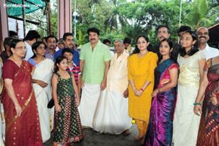 Kavya Madhavan feet photo thumbnail