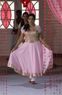 Kavya Madhavan feet photo thumbnail