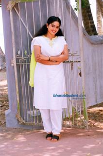 Kavya Madhavan feet photo thumbnail