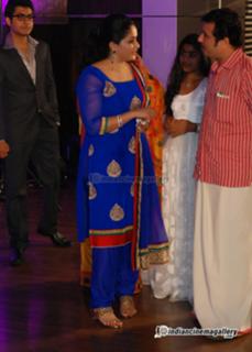 Kavya Madhavan feet photo thumbnail