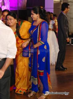 Kavya Madhavan feet photo thumbnail