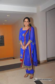 Kavya Madhavan feet photo thumbnail