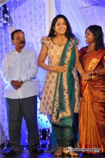 Kavya Madhavan feet photo thumbnail
