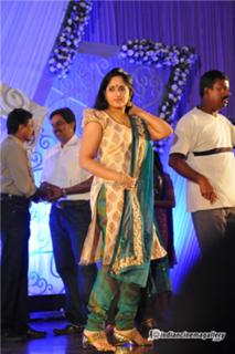 Kavya Madhavan feet photo thumbnail