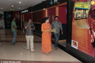 Kavya Madhavan feet photo thumbnail