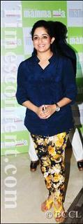 Kavya Madhavan feet photo thumbnail