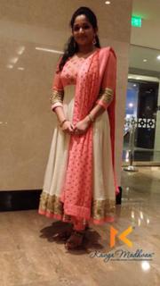Kavya Madhavan feet photo thumbnail