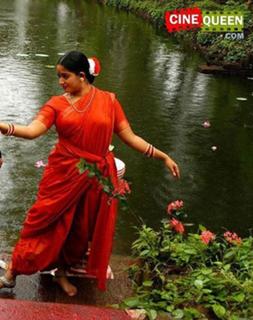 Kavya Madhavan feet photo thumbnail