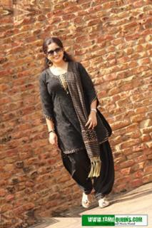 Kavya Madhavan feet photo thumbnail