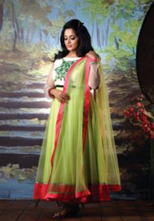 Kavya Madhavan feet photo thumbnail