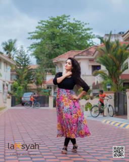 Kavya Madhavan feet photo thumbnail