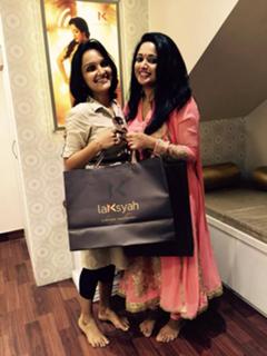 Kavya Madhavan feet photo thumbnail