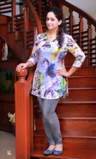Kavya Madhavan feet photo thumbnail