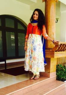 Kavya Madhavan feet photo thumbnail