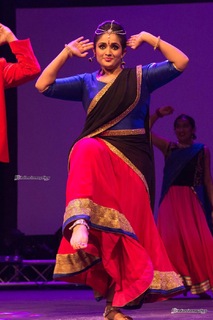 Kavya Madhavan feet photo thumbnail