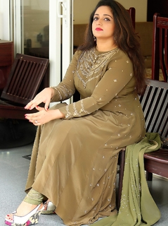 Kavya Madhavan feet photo thumbnail