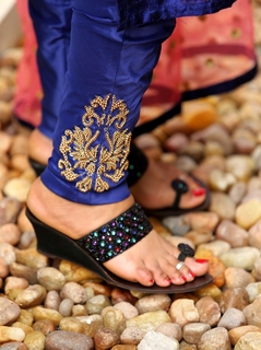 Kavya Madhavan feet photo thumbnail