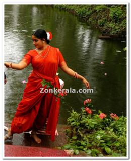 Kavya Madhavan feet photo thumbnail