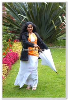 Kavya Madhavan feet photo thumbnail