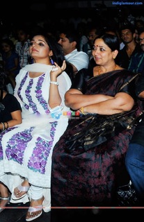 Kavya Madhavan feet photo thumbnail