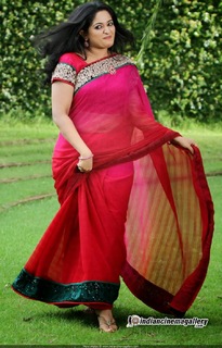 Kavya Madhavan feet photo thumbnail