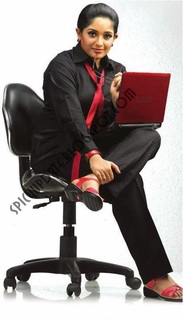 Kavya Madhavan feet photo thumbnail