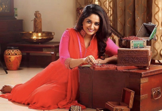 Kavya Madhavan feet photo thumbnail