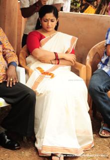 Kavya Madhavan feet photo thumbnail