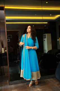 Kavya Madhavan feet photo thumbnail