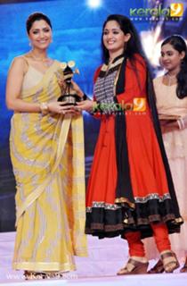 Kavya Madhavan feet photo thumbnail