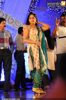 Kavya Madhavan feet photo thumbnail